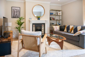Tastefully Curated 2BD Flat with Patio